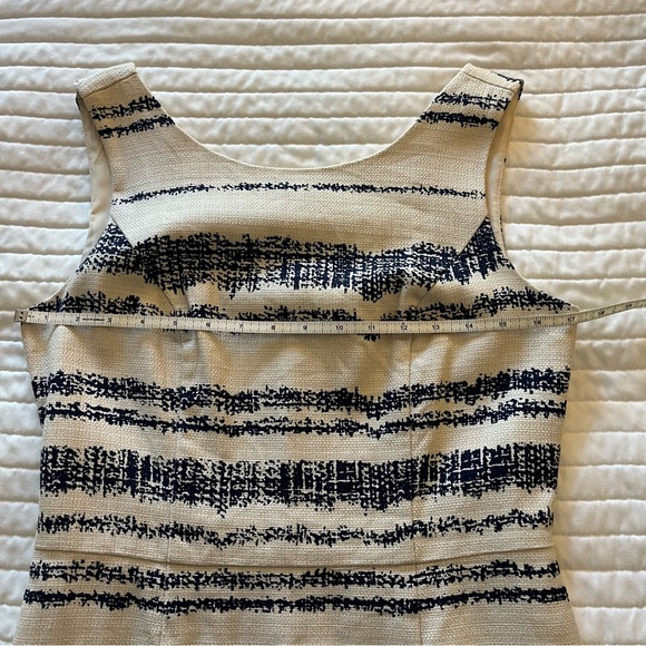 Banana Republic Navy/Cream Sleeveless Dress Size 6 - Picture 5 of 6